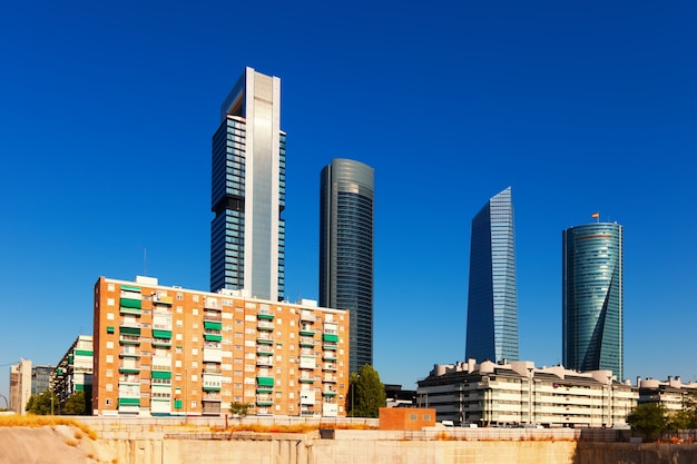 Vista de negocios en la ciudad de Madrid